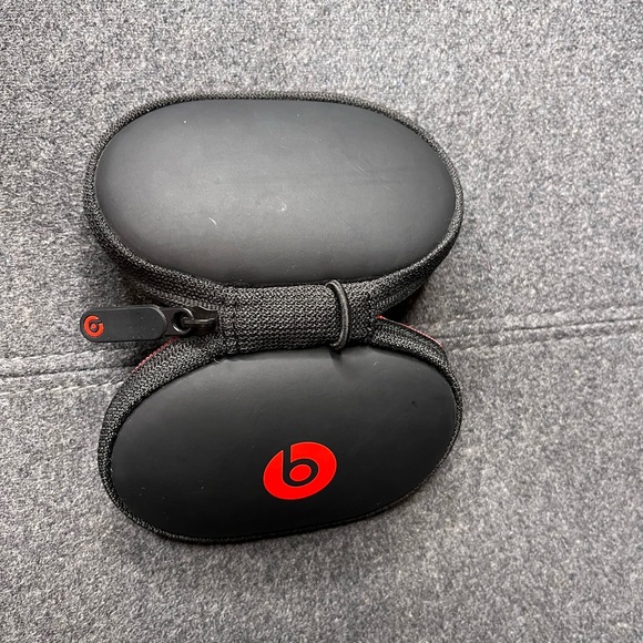 Beats hardshell case - Picture 2 of 5